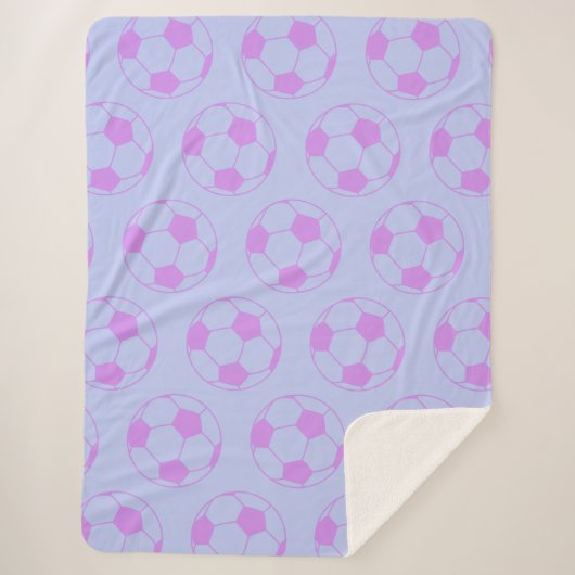 Cute Soccer Ball Pattern in Purple and Blue Sherpadecke (Vorderseite)