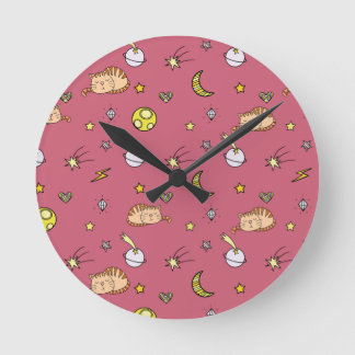 Cute Space Cat Pattern – Adorable Cosmic Kitty Runde Wanduhr