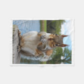 Cute Squirrel by the Lake Nature Fleece Blanket (Vorderseite (Horizontal))