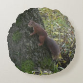 Cute Squirrel on Tree Trunk Round Pillow Rundes Kissen (Vorderseite)