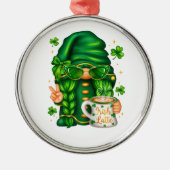 Cute St Patricks Day Gnome Drinking Coffee Ornament Aus Metall (Vorne)