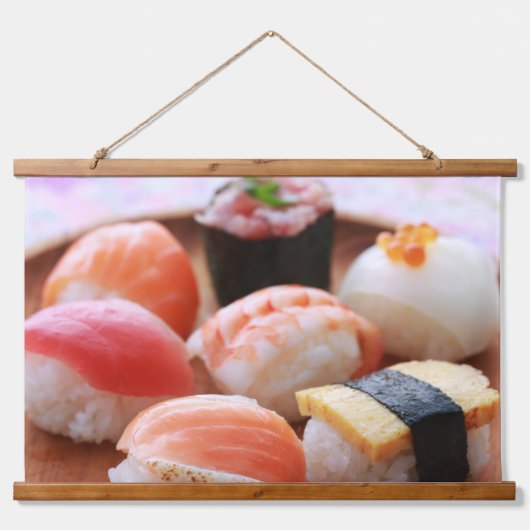 Cute Sushi Platter Tapestry – Japanese Delight Wandteppich Mit Holzrahmen (Vorne)