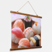 Cute Sushi Platter Tapestry – Japanese Delight Wandteppich Mit Holzrahmen (Gewinkelt)