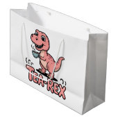 Cute Tea-Rex Pink Dinosaur – Sip Happens! Große Geschenktüte (Vorderseite Schrägansicht)
