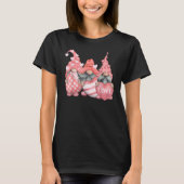 Cute Three Pink Gnomes Holding Hearts Funny Valent T-Shirt (Vorderseite)