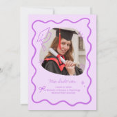 Cute Trendy Pink Wavy Border Graduation Invitation Ankündigung (Rückseite)