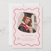 Cute Trendy Pink Wavy Border Graduation Invitation Ankündigung (Rückseite)