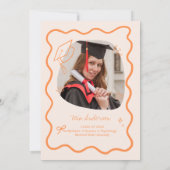 Cute Trendy Pink Wavy Border Graduation Invitation Ankündigung (Rückseite)