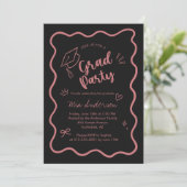 Cute Trendy Pink Wavy Border Graduation Invitation Ankündigung (Stehend Vorderseite)