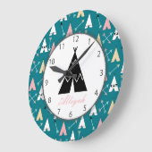 Cute Trendy Teepees and Arrows Script Name Große Wanduhr (Winkel)