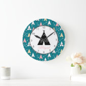 Cute Trendy Teepees and Arrows Script Name Große Wanduhr (Zuhause)