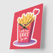 Cute Valentine French Fries Pun Quadratische Wanduhr (Winkel)