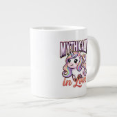 Cute Valentine Unicorn – Mythically in Love Jumbo-Tasse (Vorderseite Rechts)