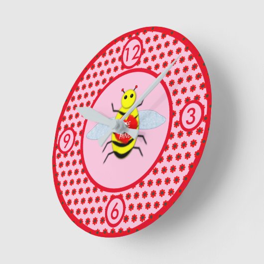 Cute Valentines Day Bee Runde Wanduhr (Winkel)