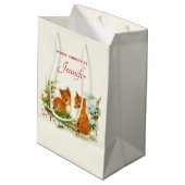 Cute Vintage Foxes Retro Christmas Mittlere Geschenktüte (Rückseite Schrägansicht)