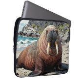Cute Walrus on a Sandy Beach  Laptopschutzhülle (Vorne Rechts)