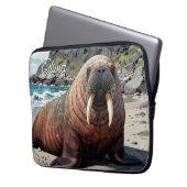 Cute Walrus on a Sandy Beach  Laptopschutzhülle (Vorderseite Links)