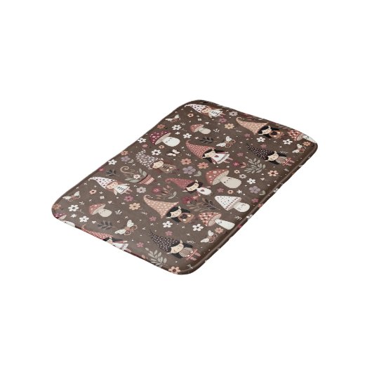 Cute Whimsical Fair Gnomes and Mushrooms Badematte (Schrägansicht)