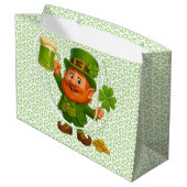 Cute/whimsical leprechaun Saint Patrick's Day  Große Geschenktüte (Rückseite Schrägansicht)