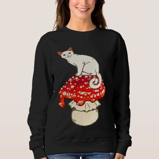 Cute White Cat Sitting on Red Spotted Mushroom Sweatshirt (Vorderseite)