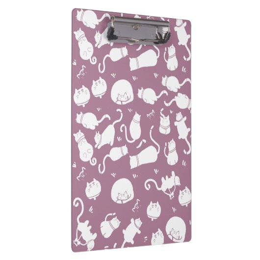 Cute White Cats Pattern on Mauve Background Klemmbrett (Rechts)