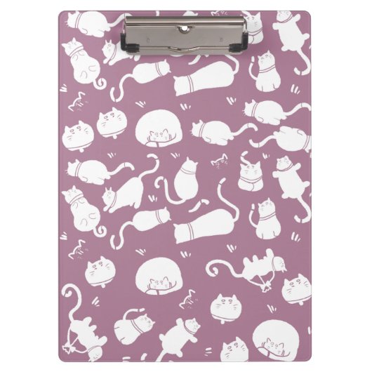 Cute White Cats Pattern on Mauve Background Klemmbrett (Vorderseite)