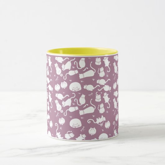 Cute White Cats Pattern on Mauve Background Tasse (Zentrum)