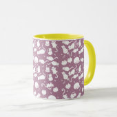Cute White Cats Pattern on Mauve Background Tasse (VorderseiteRechts)