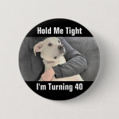 Cute White Dog Scared to Turn 40 Funny Birthday Bu Button (Vorderseite)