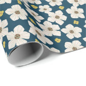 Cute White Spring Flowers Pattern on Deep Blue Geschenkpapier (Rolleneckpunkt)