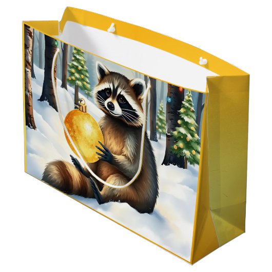 Cute Winter Raccoon with Gold Ornament Christmas Große Geschenktüte (Rückseite Schrägansicht)