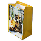 Cute Winter Raccoon with Gold Ornament Christmas Mittlere Geschenktüte (Rückseite Schrägansicht)