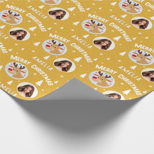 Cute Yellow Reindeer Kid`s Name Photo Christmas Geschenkpapier (Ecke)