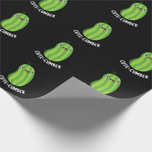 Cutecumber Funny Cucumber Pun Dark BG Geschenkpapier (Ecke)