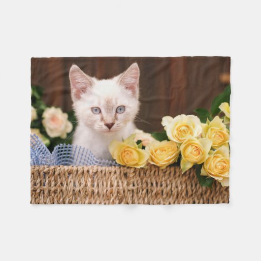 Cutest Baby Animals | Kitten & Yellow Roses Fleecedecke (Vorderseite (Horizontal))