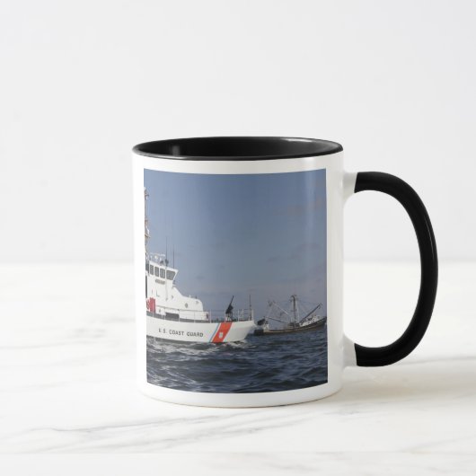Cutter Marlin von der US-Küstenwache kontrolliert  Tasse (Rechts)