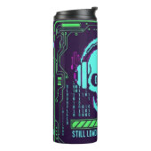 ​Cyberpunk Pixel Skull Travel Mug - Loading My Rea Thermosbecher (Nach links gedreht)