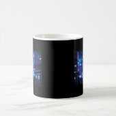 Cyberpunk Rooftop Tokio Kaffeetasse (Mittel)