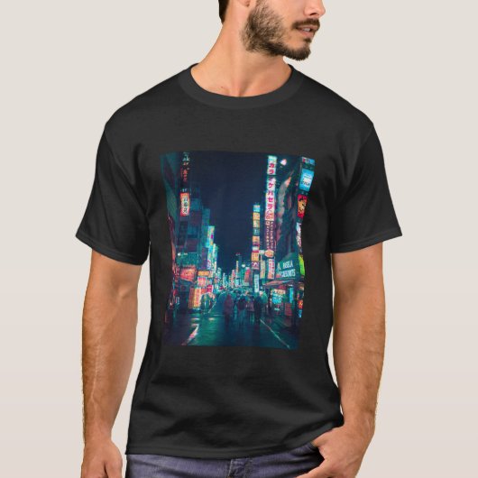 Cyberpunk Shinjuku Glitch Essential T-Shirt (Vorderseite)