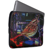 Cyberpunk Sparrow in Neon Cityscape Laptopschutzhülle (Vorne Rechts)