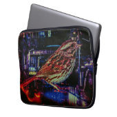 Cyberpunk Sparrow in Neon Cityscape Laptopschutzhülle (Vorderseite Links)
