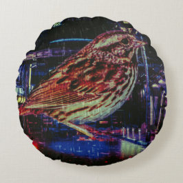 Cyberpunk Sparrow in Neon Cityscape Rundes Kissen