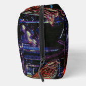 Cyberpunk Sparrow in Neon Cityscape Waschbeutel (Rechts)