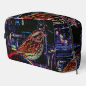 Cyberpunk Sparrow in Neon Cityscape Waschbeutel (Rechte Ecke)