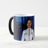 Cybersecurity-Analyst Sade Idahosa Scarlett-Serie Verwandlungstasse (Vorderseite Links)