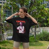 Cyborg-Mann mit Schwert T-Shirt