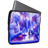 Cyborgs essen Getränke bei Straßenkaffee (AI) Laptopschutzhülle (Vorne Rechts)