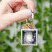 Cyclone Adeline-Juliet bewegt West Schlüsselanhänger (Hand)