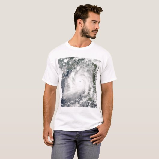 Cyclone Giri zieht über Burma T-Shirt (Vorne ganz)