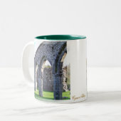 CYMER ABBEY WALES ZWEIFARBIGE TASSE (Vorderseite Links)